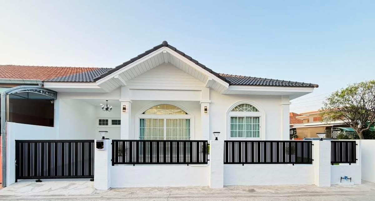 For SaleHousePattaya, Bangsaen, Chonburi : Classic Home 4 / 3 Bedrooms (For Sale), Classic Home 4 / 3 Bedrooms (FOR SALE) BEWN138