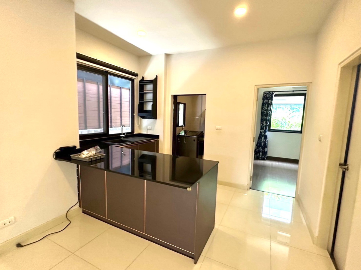 บ้านบางนา แบริ่ง ลาซาล : ให้เช่า/ขาย บ้าน The City Bangna Km.7  62 ตร.ว.  266 ตร.ม. ตกแต่ง พร้อมเข้าอยู่   พื้นที่รอบบ้านปูทางเดินรอบ ใช้งานได้อย่างเต็มที่