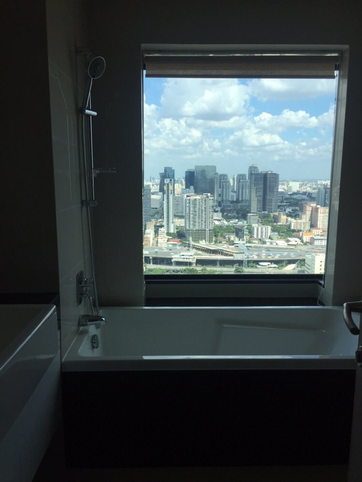 ขายคอนโดสุขุมวิท อโศก ทองหล่อ : ห้องมุม ชั้นสูง วิวเมืองอโศก — เป็นส่วนตัว เงียบ สบาย