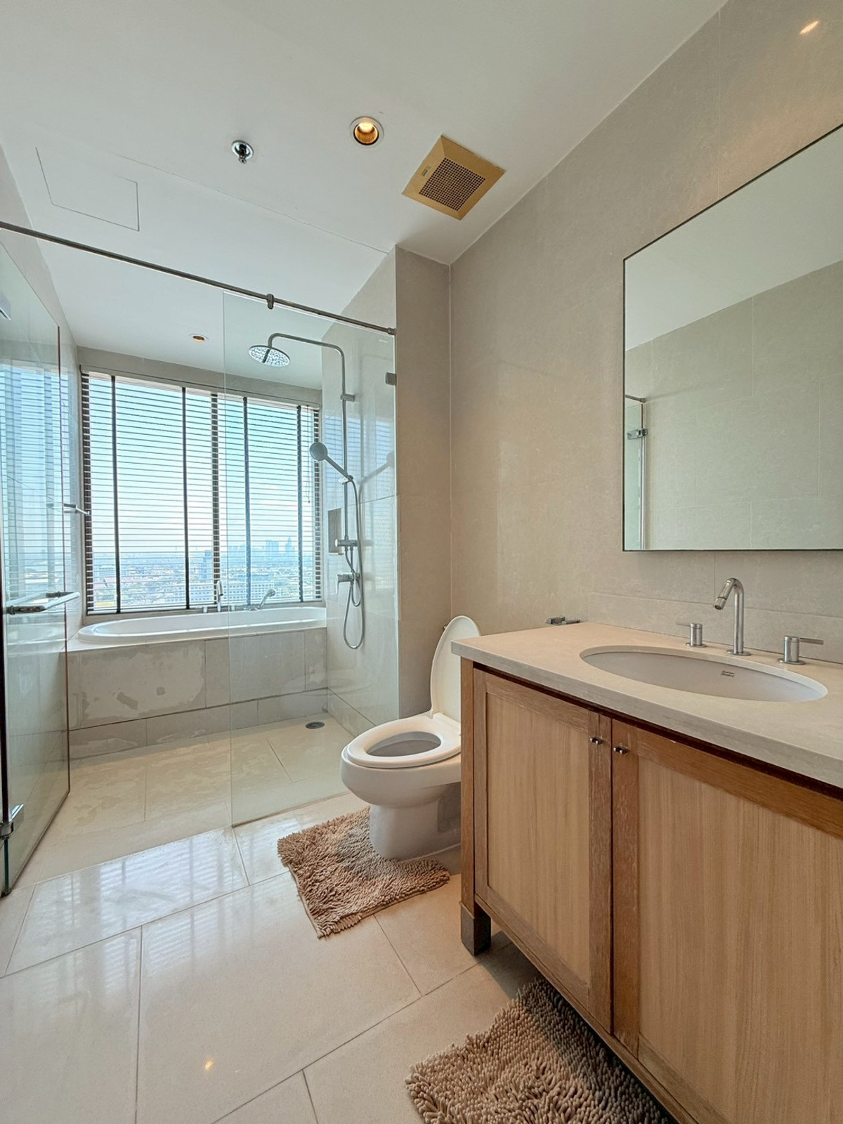 For RentCondoSukhumvit, Asoke, Thonglor : 🔥🎉 Condo for Rent 1 Bedroom The Emporio Place High Floor Beautiful Unit Sukhumvit 24