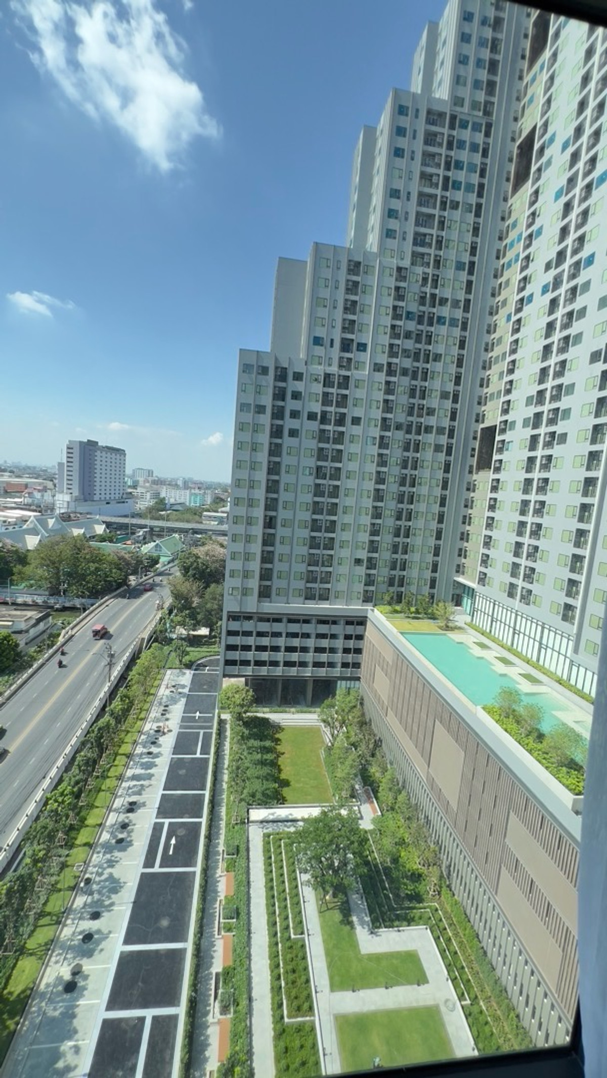 คอนโดรามคำแหง หัวหมาก : ห้องมุมวิวสระและรถไฟฟ้าแอดไลน์สอบถามเพิ่มเติม