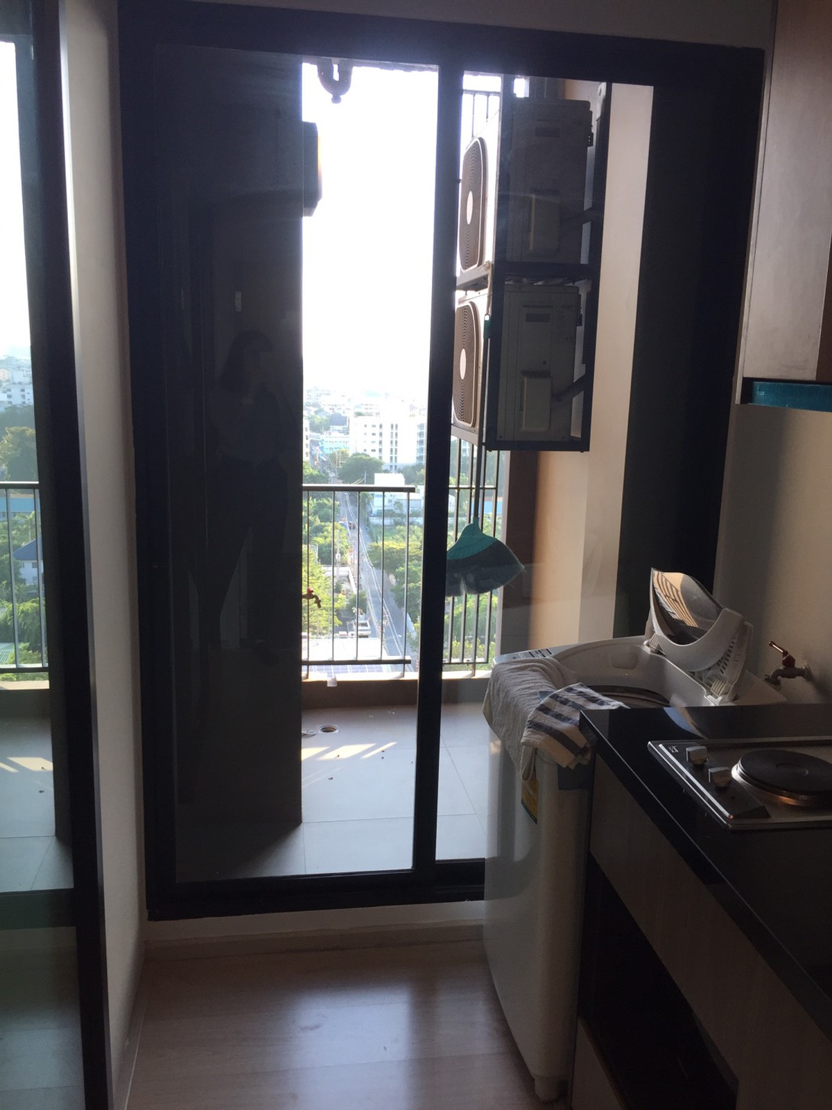 ขายคอนโดบางนา แบริ่ง ลาซาล : ปล่อยขายห้องคอนโด The Gallery ชั้นที่ 16 ขนาด 29.64 ตรม. ใกล้ BTS แบริ่ง