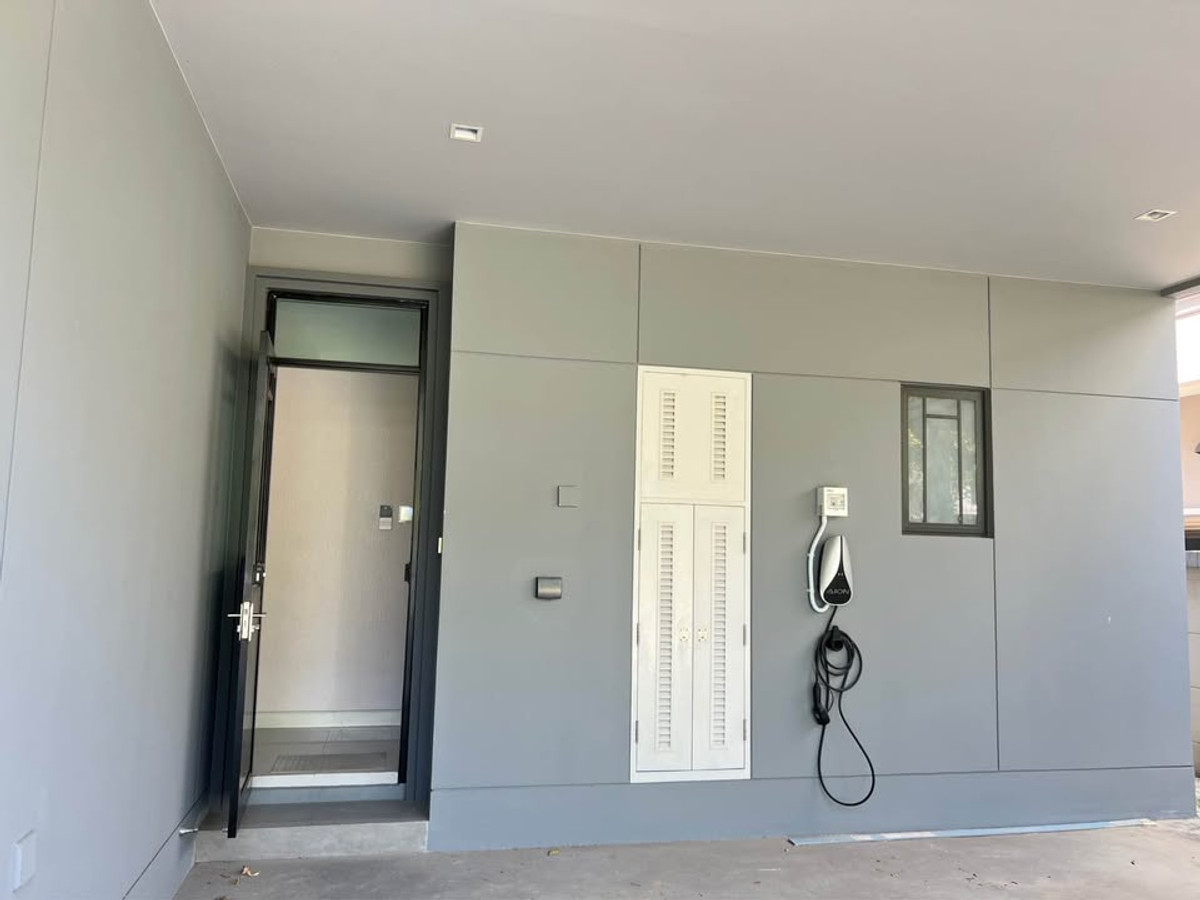 For RentHousePathum Thani,Rangsit, Thammasat : 🔥🔥 Brand new house New model house price 55.,000 /month 🔥🔥 🏡 Single house, Pathum Thani, Bangkok Boulevard project, Tiwanon-Rangsit (Bangkadi zone), Pathum Thani.