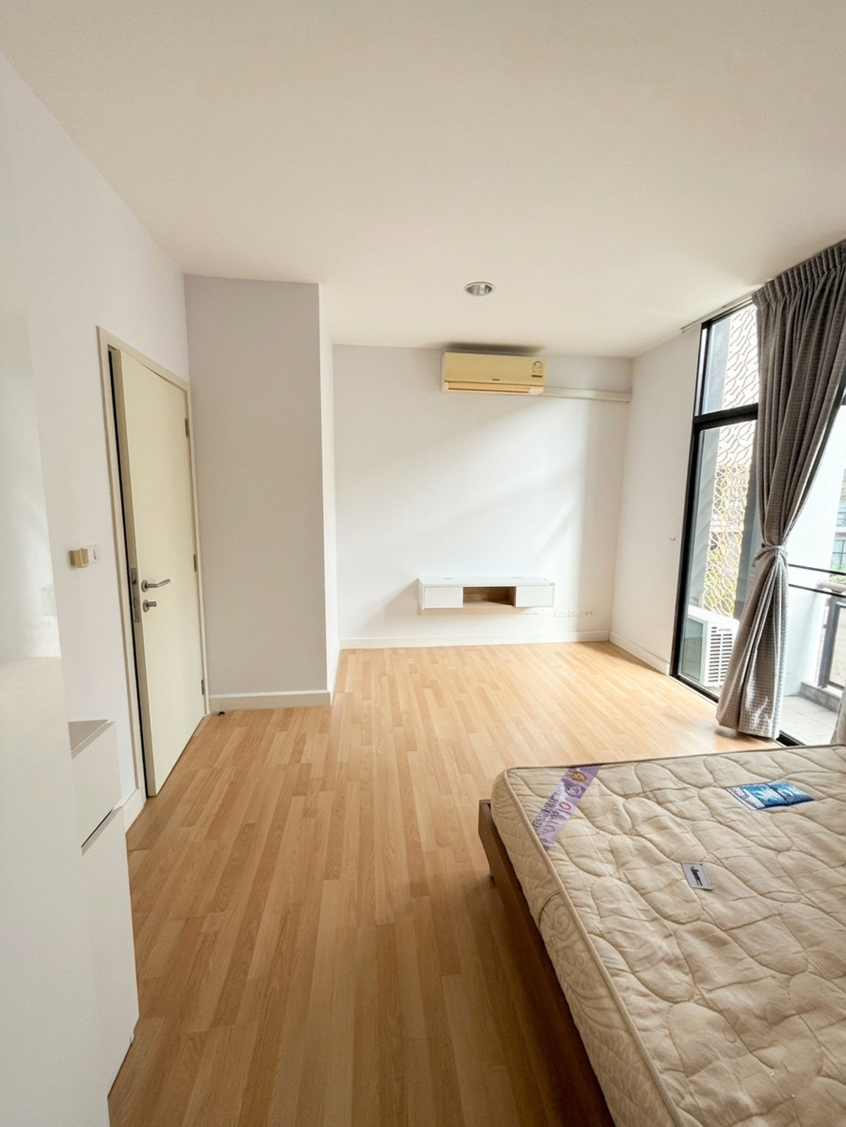 ขายทาวน์โฮมบางซื่อ วงศ์สว่าง เตาปูน : ฟลอร่า วงศ์สว่าง / 3 ห้องนอน (ขาย), Flora Wongsawang / 3 Bedrooms (FOR SALE) BNS048