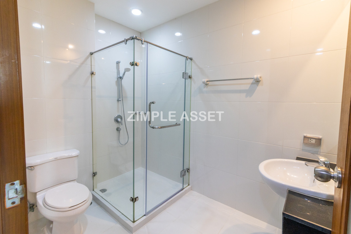 For RentSukhumvit, Asoke, Thonglor : Line ID: @zimple_asset Luxury aprtment in center of sukhumvit. Offering premium facilities for an elevated living experience. Surrounded by leading shopping malls in a prime location.
