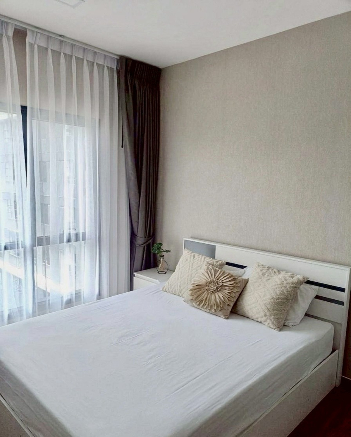For RentCondoRamkhamhaeng, Hua Mak : 🐾 Metris Rama 9 – Ramkhamhaeng | Pet-Friendly Condo! 🌿🏙️ Pets allowed, open pool view, great airflow—super comfortable living 💨✨