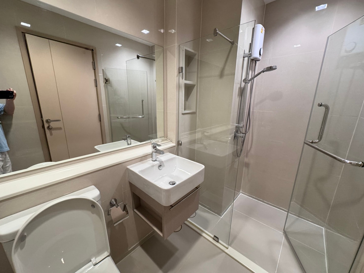 For RentCondoThaphra, Talat Phlu, Wutthakat : Life Sathorn Sierra condo near BTS Talat Phlu and MRT Tha Phra, very beautiful room, available and ready for rent.