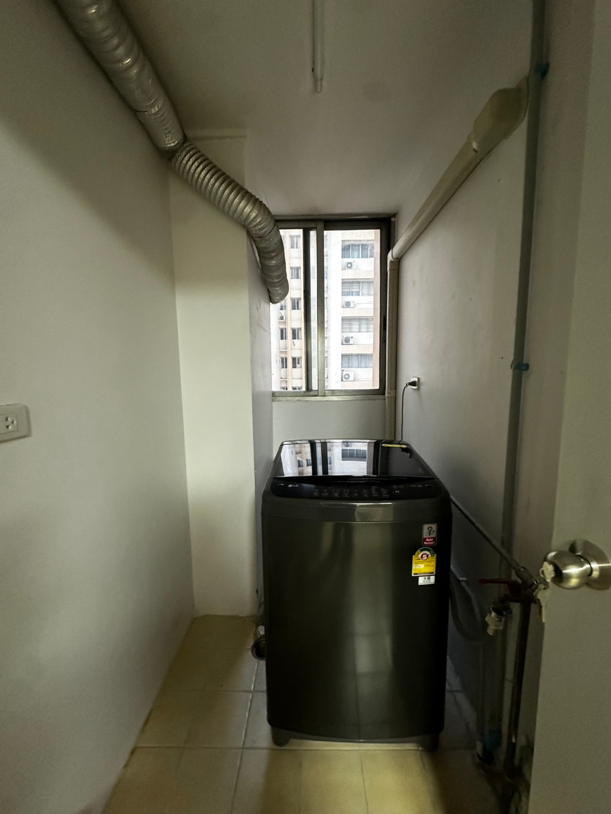 For RentCondoSukhumvit, Asoke, Thonglor : Tai Ping Tower – 3 Bed / 2 Bath, 22nd Floor for rent at 45k