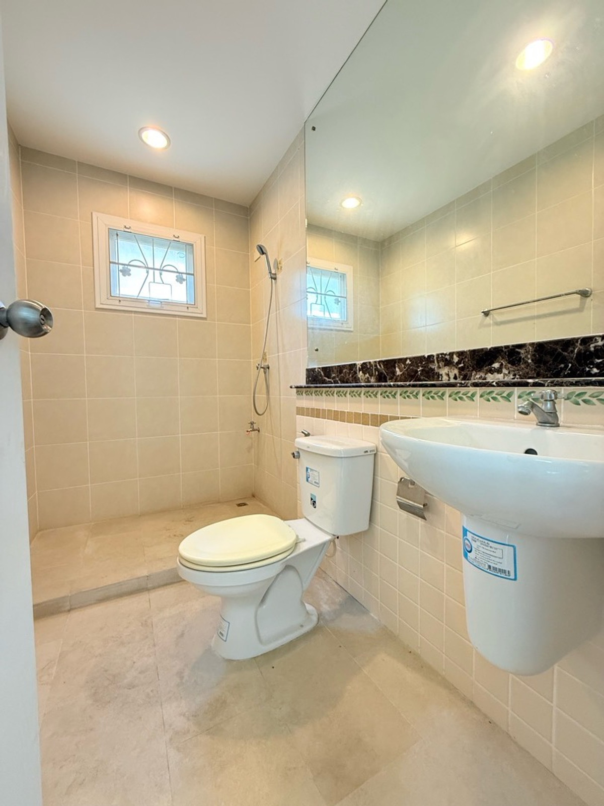 For SaleHouseRathburana, Suksawat : Complete functions, all in one house, large house up to 83 sq m. Saransiri Pracha Uthit - Suksawat Location next to the main road