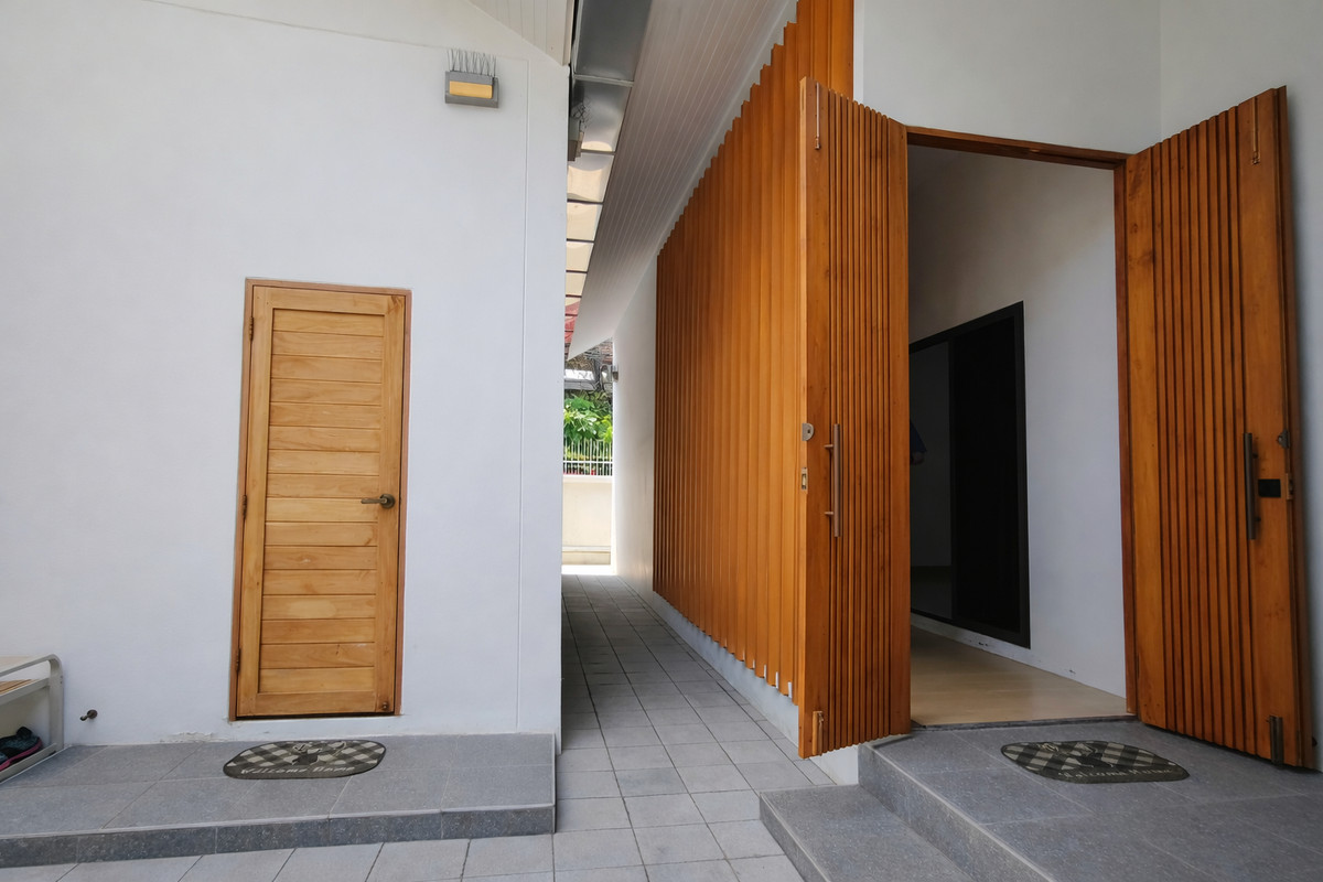 ขายบ้านปิ่นเกล้า จรัญสนิทวงศ์ : 🔥ขายบ้านเดี่ยว 2 หลัง ชั้นเดียวทำเลหน้าซอยใกล้ร้านค้า ใกล้ถนนใหญ่ ใกล้ รพ.รักษ์ข้อ🔥ปากซอยหมู่บ้านพิบูลย์ จรัญฯ 35 บ้านอยู่แทบติดถนน ไม่ต้องเข้าลึก ไม่ต้องหลง ใครทำธุรกิจ = ลูกค้าเห็นก่อนใคร