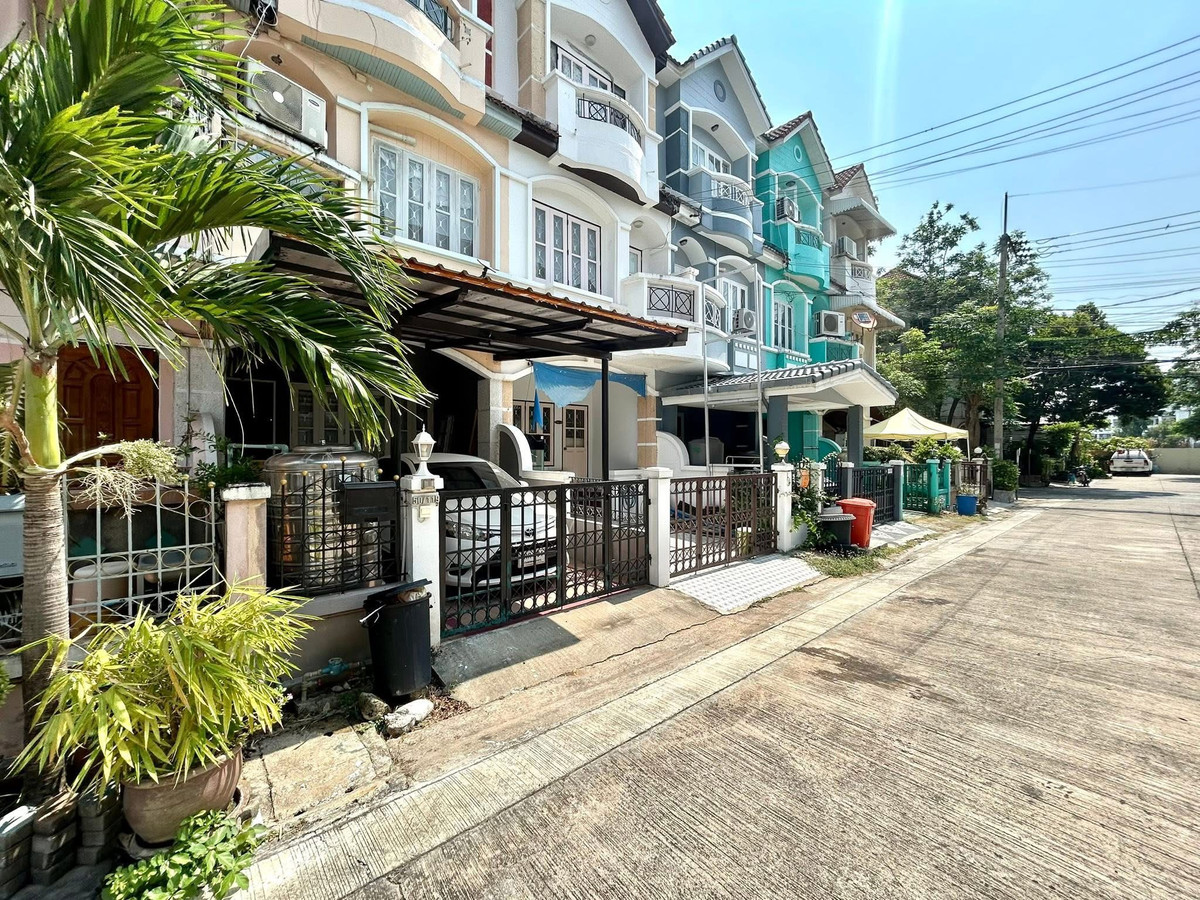 For SaleTownhomeRama5, Ratchapruek, Bangkruai : 3-story townhome for sale | Baan Narinthorn Bang Kruai-Rama 5 near Lotus Nakhon In