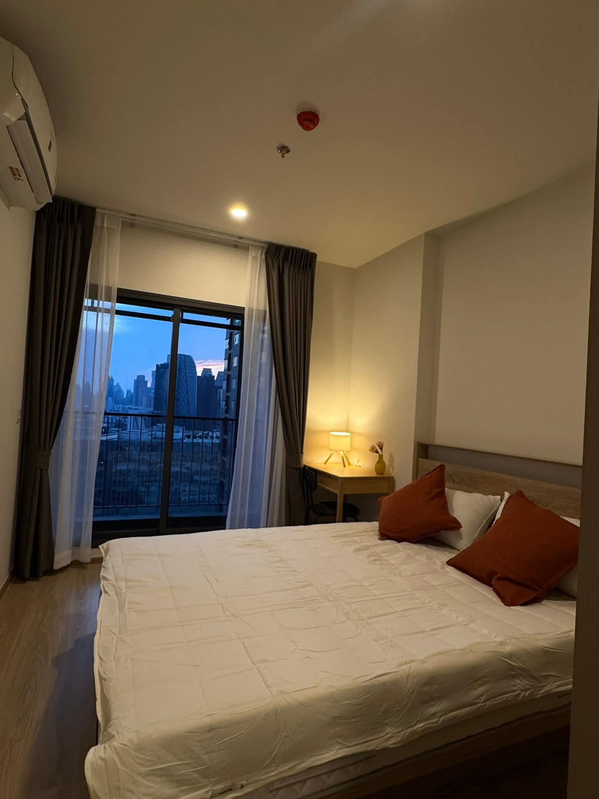 ให้เช่าคอนโดคลองเตย กล้วยน้ำไท : 💥CP-10555💥ว่าง ให้ เช่า ไลฟ์ พระราม 4 - อโศก👉แอดไลน์ @luxeliving 