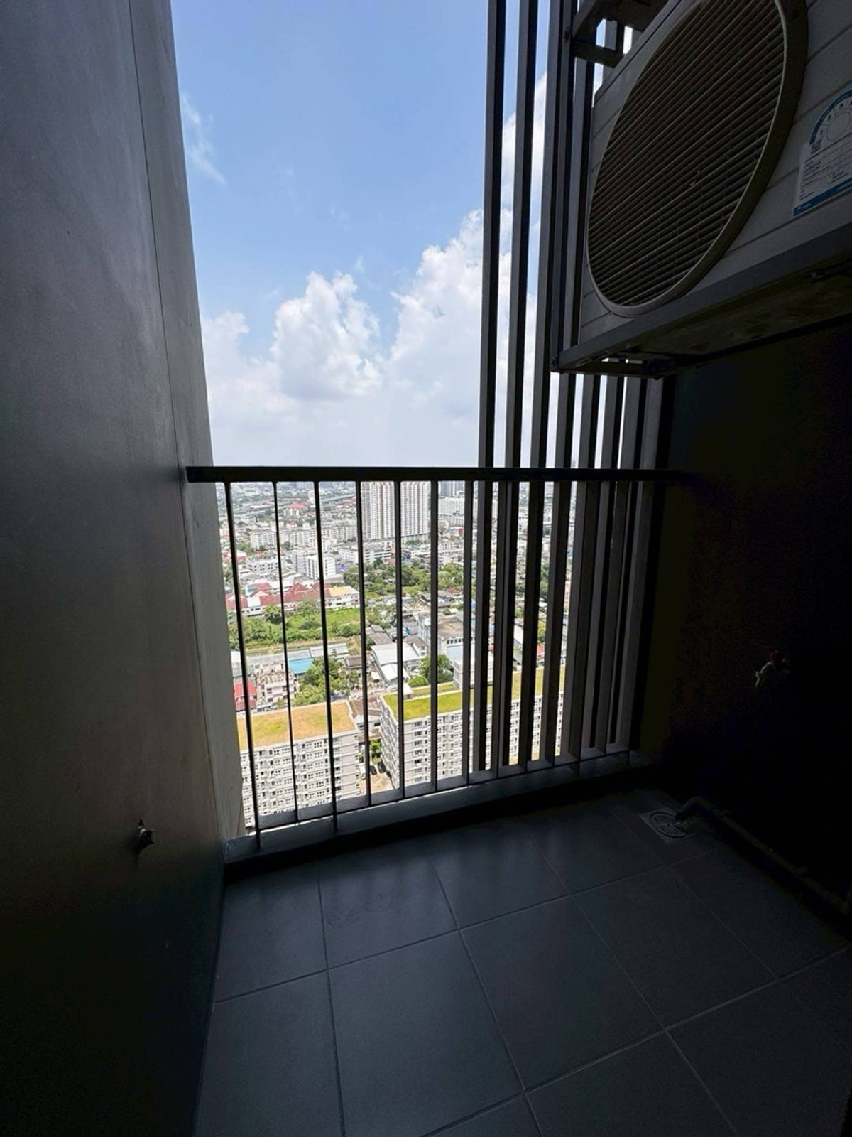 For RentCondoPinklao, Charansanitwong : 🔥Rare Item! The Tree Rio Bang-Aor
1 bedroom, river view + 1 car parking space, best value in this area.