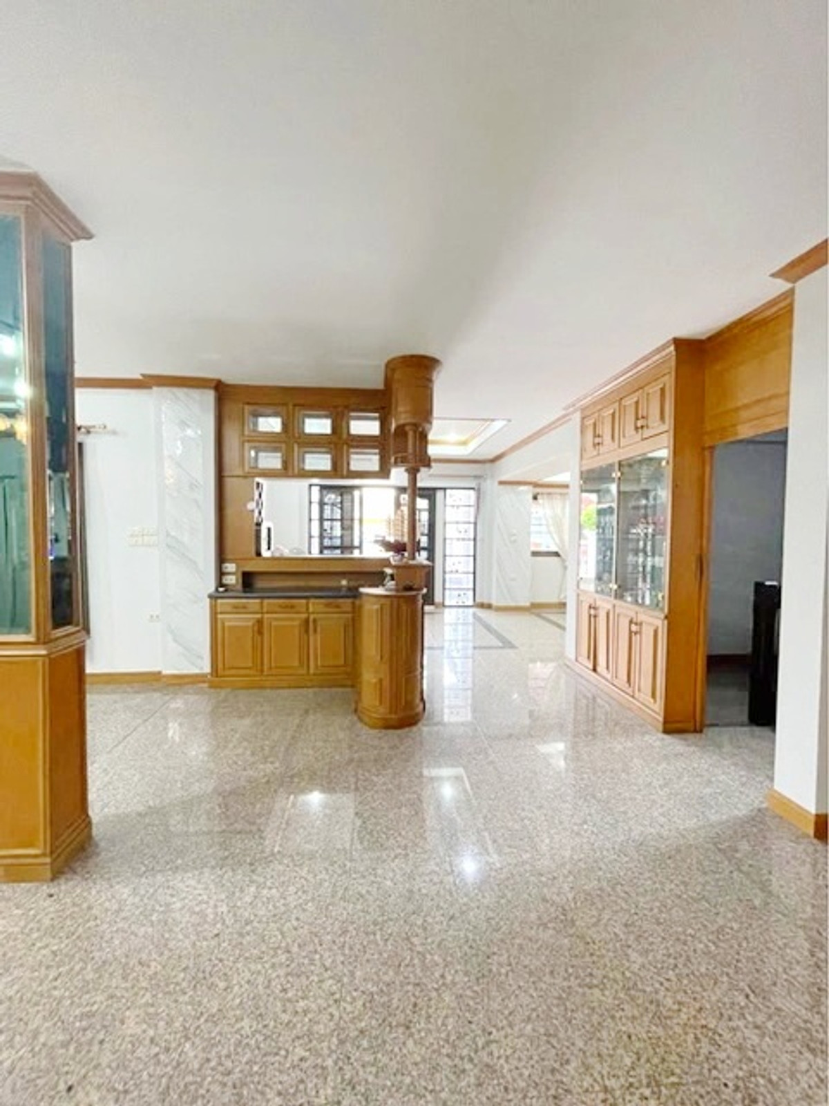 ให้เช่าบ้านเกษตร นวมินทร์ ลาดปลาเค้า : ตลาดถนอมมิตร 800 ม.78 ตร.ว. 312 ตร.ม. ถ.สุขาภิบาล5 คฤหาสน์ บ้านเดี่ยว 3-4นอน 3 น้ำ ใกล้เสถียรธรรมสถาน 900 ม. เพลินนารี่มอลล์ 2.2 กม.