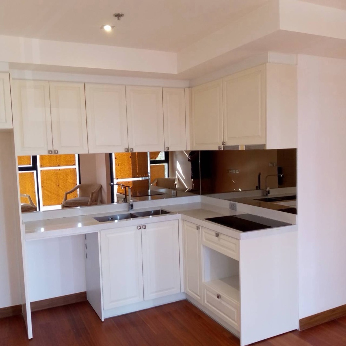 ขายคอนโดสาทร นราธิวาส : คอนโด 2 ห้องนอน พร้อมอยู่ ใกล้ BTS สะพานตากสิน วิวเมือง ทำเลเจริญกรุง เชื่อมสาทร เหมาะอยู่อาศัยและลงทุน