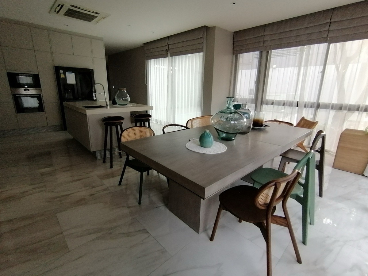 บ้านสุขุมวิท อโศก ทองหล่อ : วิลล่าหรูทองหล่อให้เช่า พร้อมสระว่ายน้ำส่วนตัวและลิฟท์ส่วนตัว