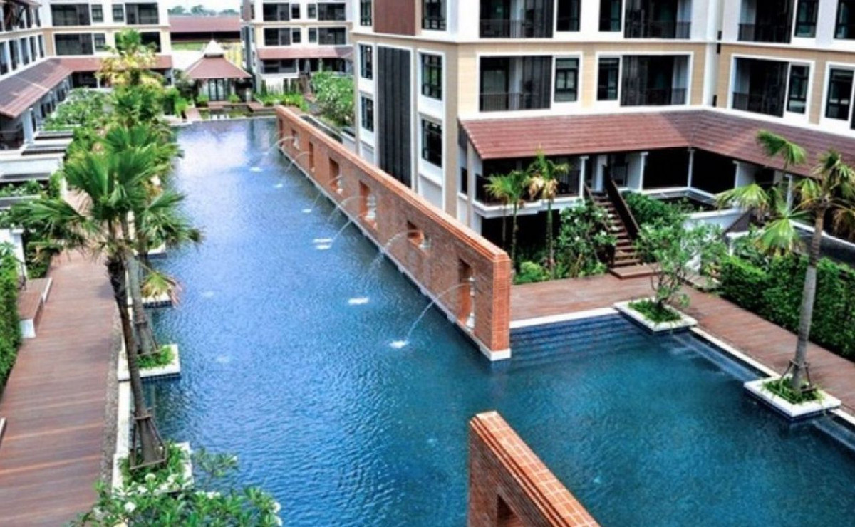 ให้เช่าคอนโดเกษตร นวมินทร์ ลาดปลาเค้า :  คอนโดบ้านนวธารา 61ตรม. ชั้น1 ห้องอยู่บริเวณหัวมุม เงียบสงบ  ถเข้าได้ 2 ทาง หน้าห้อง เข้าจากที่จอดรถ และ หลังห้อง ออกไปเป็นสระว่ายน้ำและ fitness