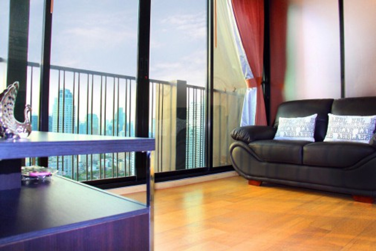 ให้เช่าคอนโดสุขุมวิท อโศก ทองหล่อ : คอนโด 2 ห้องนอน 1 ห้องน้ำ ขนาด 63 ตารางเมตร ที่ Noble Reveal Ekkamai ให้เช่า 42,000 บาทต่อเดือน ซอยสุขุมวิท 63 สถานีรถไฟฟ้า BTS เอกมัย