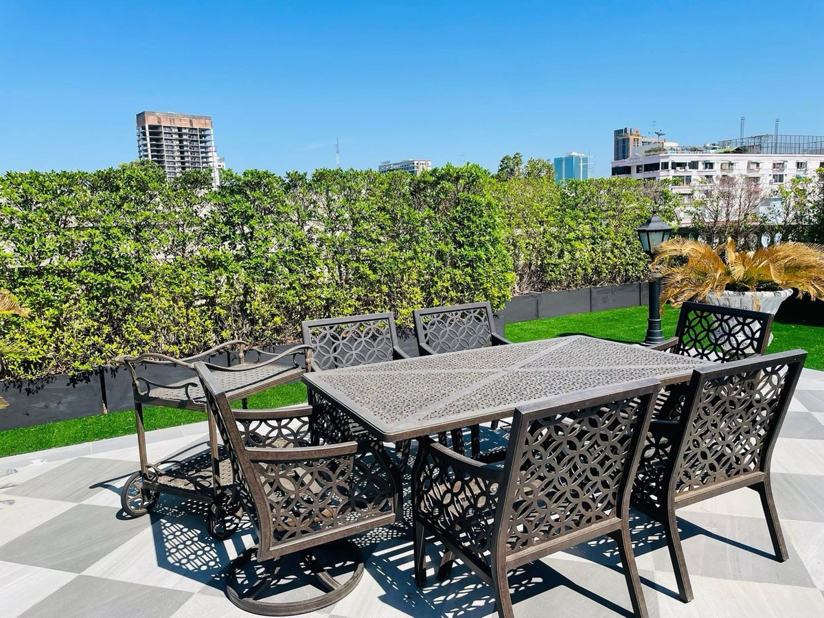 For RentHouseSukhumvit, Asoke, Thonglor : ✨For Sale and Rent luxury house Pool Villa 4+3 living rooms, 6 bathrooms. 864sq.m.Classic European style Sukhumvit 63 (Ekkamai 28)✨