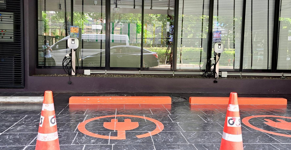 ให้เช่าคอนโดสุขุมวิท อโศก ทองหล่อ : คอนโด ให้เช่า Condo for Rent  @ Ekkamai BTS Station.  Noble Reveal Condo.  Sukhumvit Soi 63.