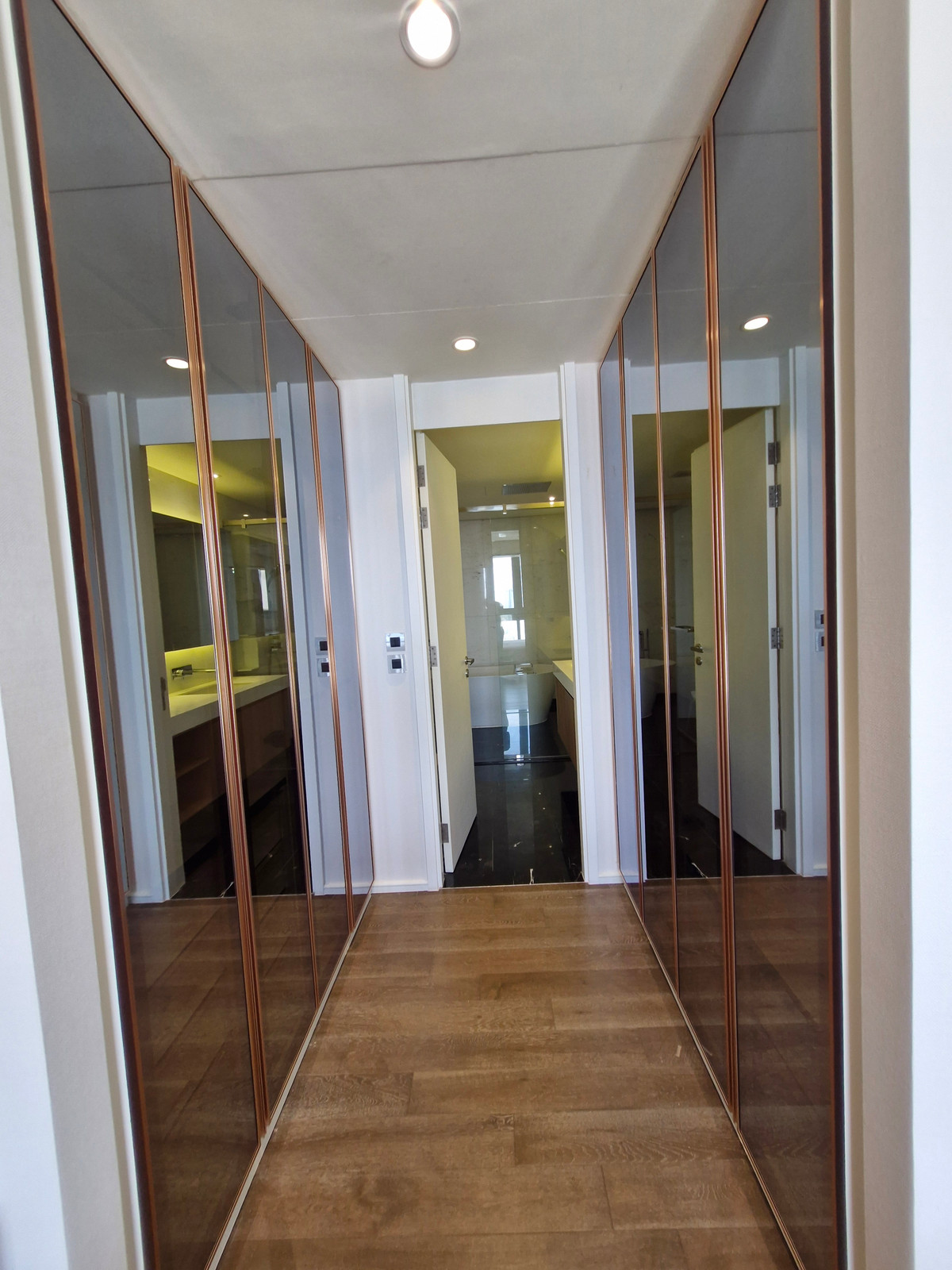 For RentCondoSukhumvit, Asoke, Thonglor : Highlights Unit Pet-friendly condominium close BTS Asoke