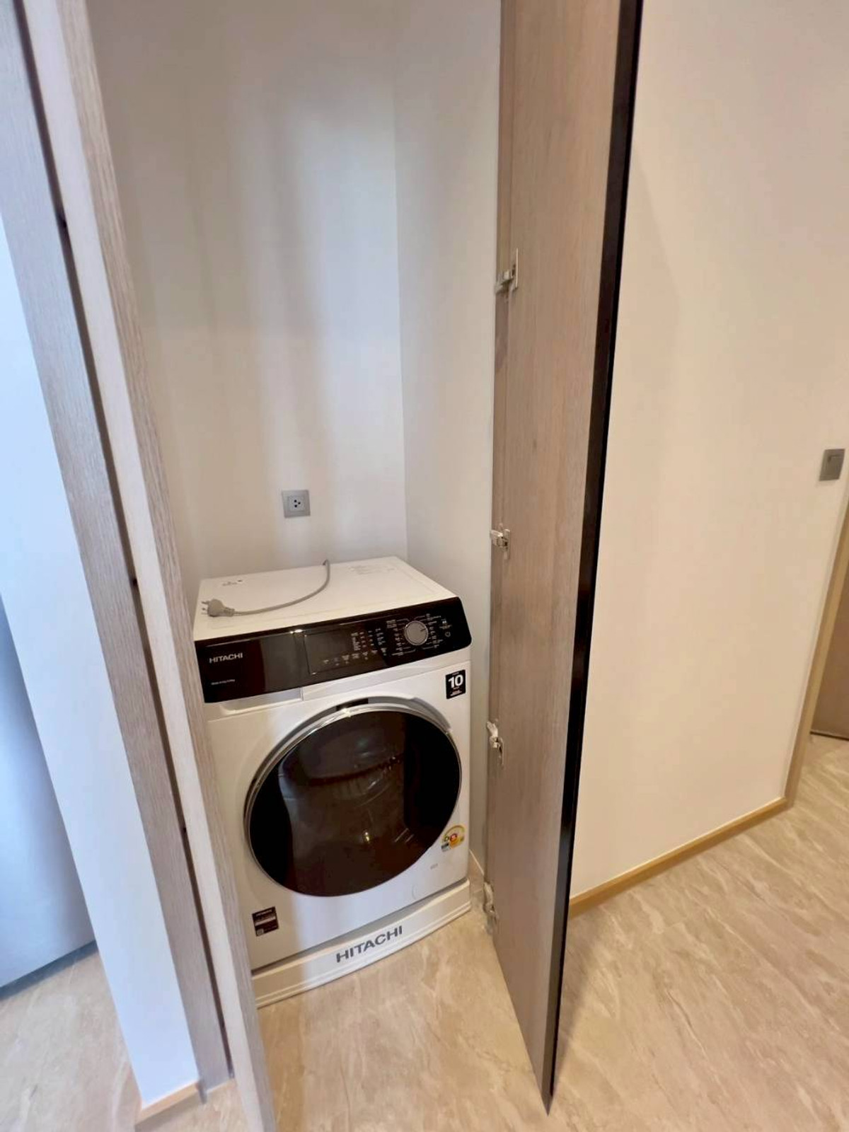 ให้เช่าคอนโดพระราม 9 เพชรบุรีตัดใหม่ RCA : ให้เช่าคอนโด Ashton Asoke - Rama 9 ตกแต่งครบครัน (S15-42577)