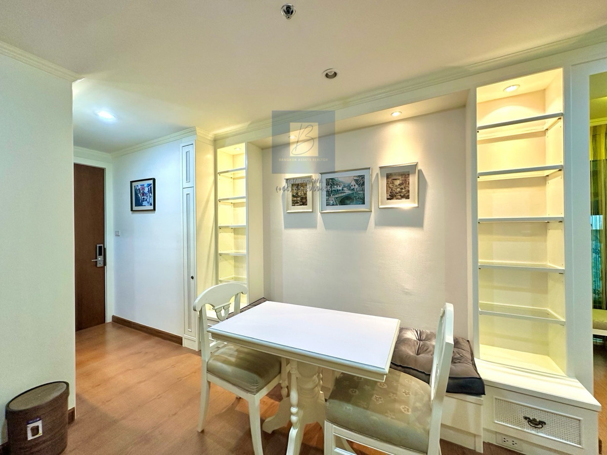 For RentCondoOnnut, Udomsuk : A low rise condo located only 350 meters from BTS Onnut station. Highly convenient. 