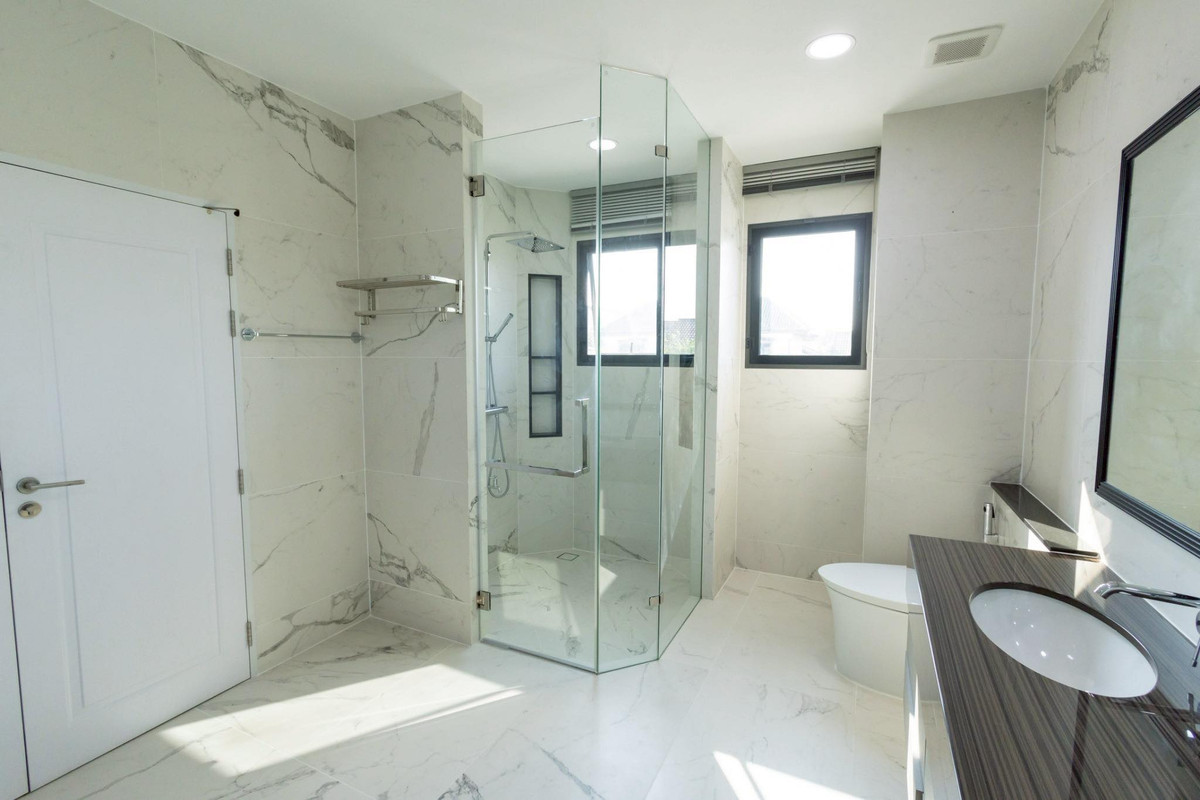 ขายบ้านสมุทรปราการ สำโรง : แกรนด์ บางกอก บูเลอวาร์ด ศรีนครินทร์ / 5 ห้องนอน (ขาย), Grand Bangkok Boulevard Srinakarin / 5 Bedrooms (FOR SALE) FON283