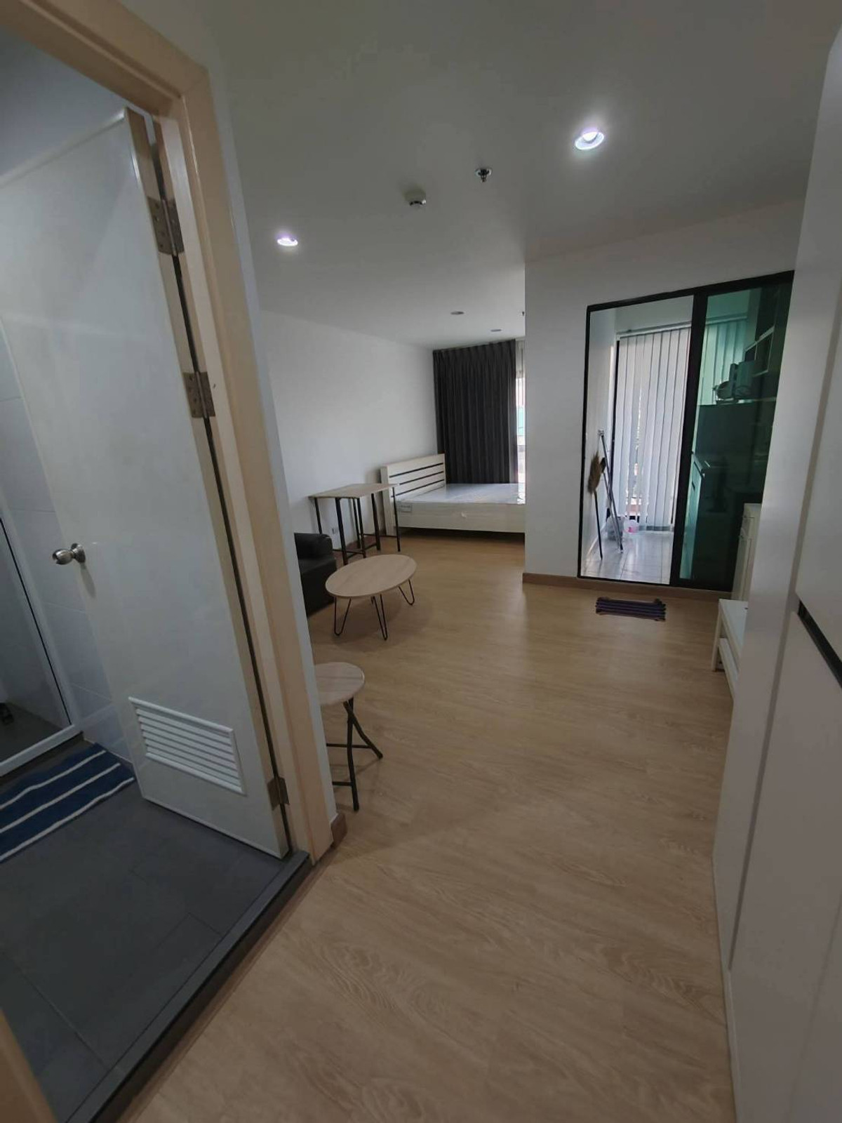 ขายคอนโดวิภาวดี ดอนเมือง หลักสี่ : ขาย คอนโดรีเจ้นท์โฮม 18 แจ้งวัฒนะ(Regent Home 18) ห้อวสวยมาก  ติดรถไฟฟ้า สองสาย ตึก E ชั้น3 ราคา 1.67 ล้านบาท