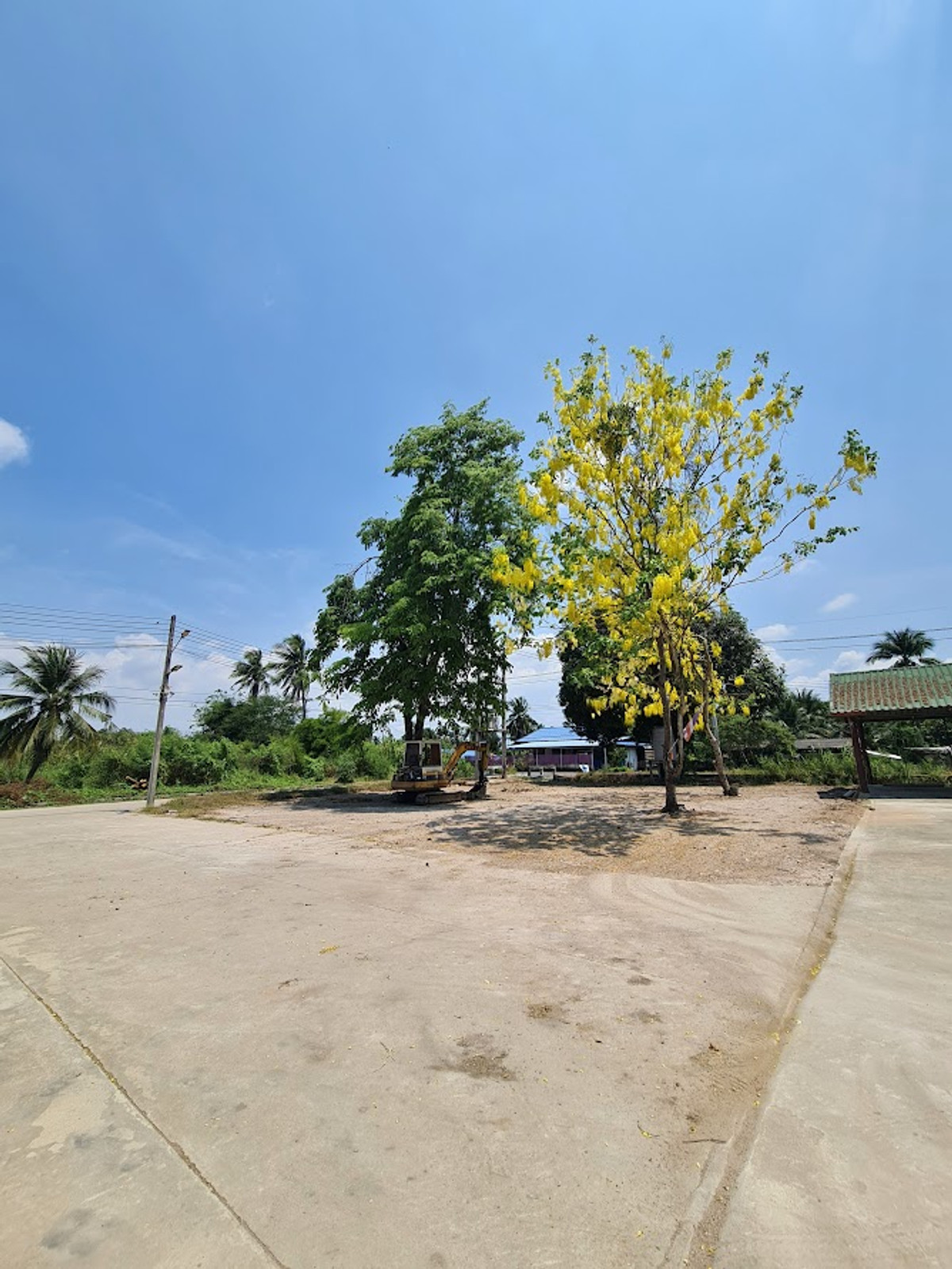 For SaleLandNakhon Pathom : Land for sale in Nakhon Pathom, Sam Phran District, with buildings, total area 6-3-79 rai, near Phetkasem Road.
