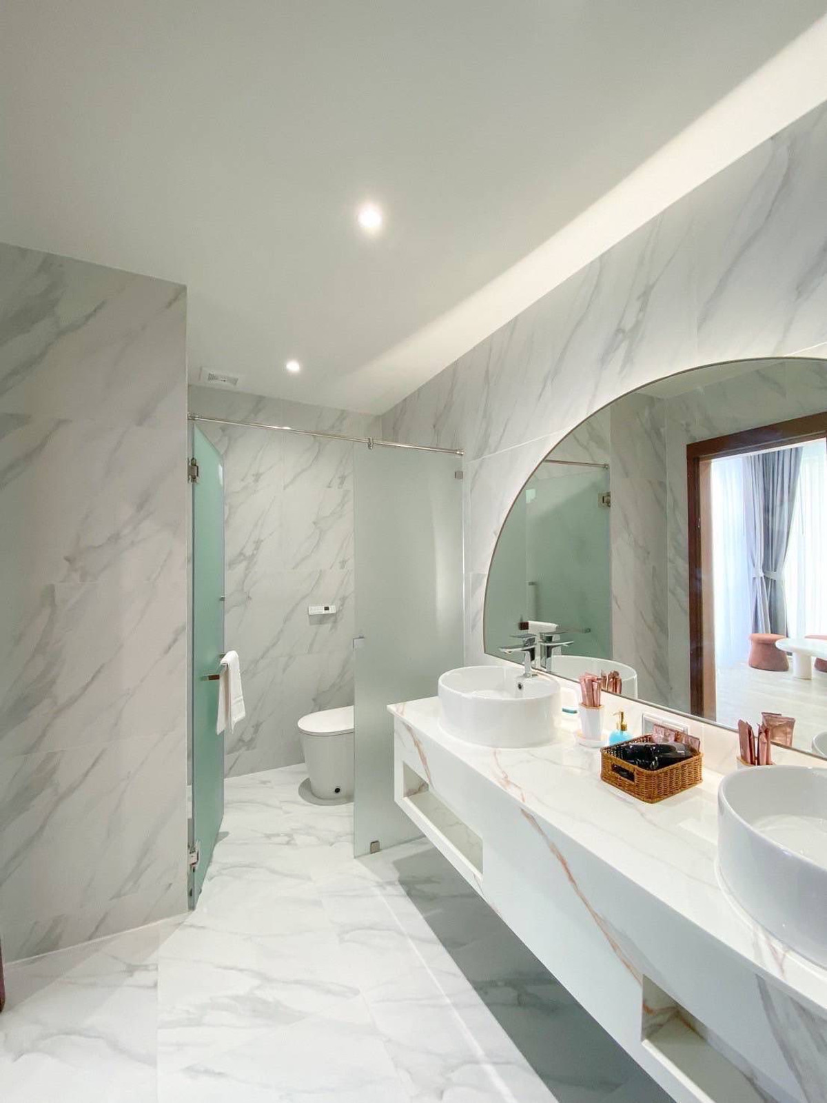 For RentPattaya, Bangsaen, Chonburi : For rent: Luxurious pool villa house, newly built, Huai Yai, Pattaya, suitable for living or doing business.