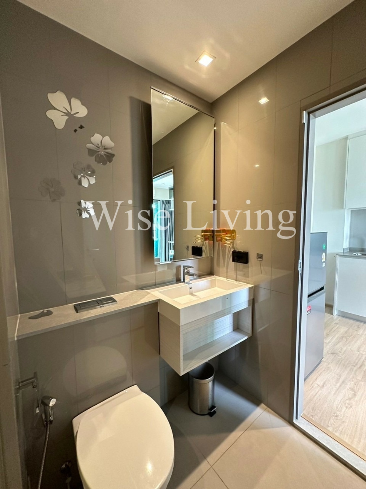 For SaleCondoThaphra, Talat Phlu, Wutthakat : Urgent sale, 32.86 sq m, 3.59 million, Whizdom Tha Phra, excellent location, next to Talat Phlu BTS.