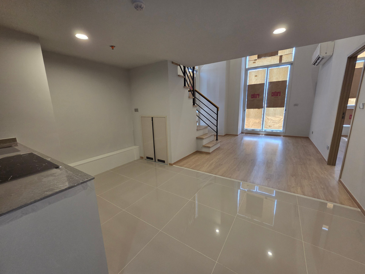 ขายคอนโดสยาม จุฬา สามย่าน : 2 ห้องนอน 2 ห้องน้ำ เพดานสูง ห้องโปร่ง วิวไม่บล้อก  โทร 088-2389494