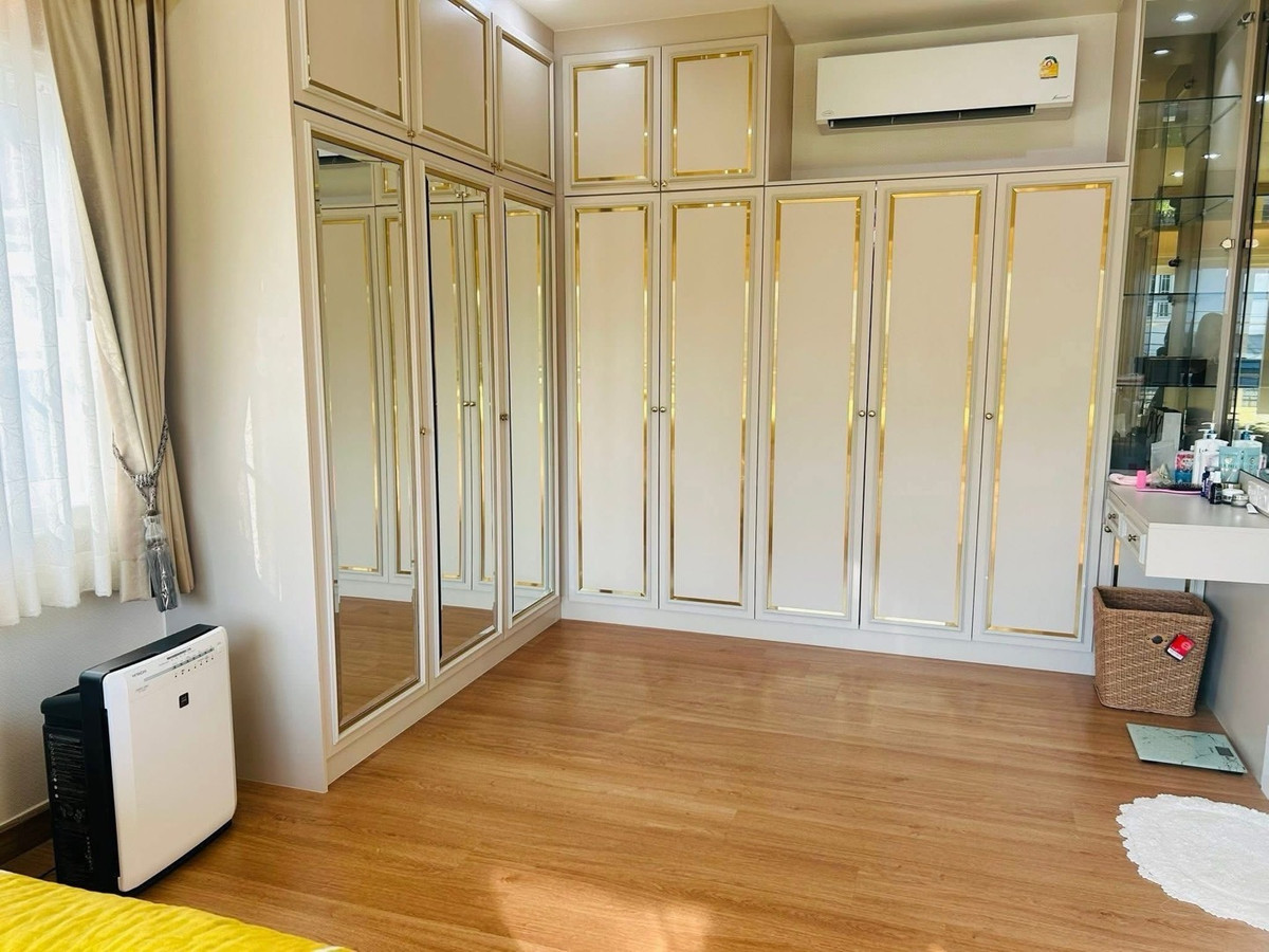 For RentThaphra, Talat Phlu, Wutthakat : Semi-detached house for rent, Golden Neo Sathorn Project, Kanlapaphruek Road.