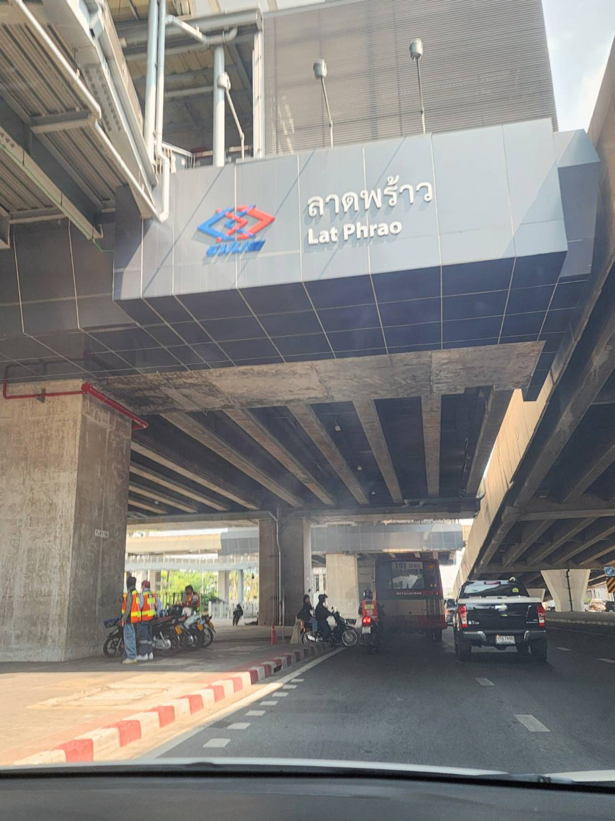 ให้เช่าคอนโดลาดพร้าว เซ็นทรัลลาดพร้าว : 🌈ให้เช่า🔥คอนโด นิวโนเบิล รัชดา-ลาดพร้าว 26ตรม.ติดรถไฟฟ้า2สาย:สีเหลือง สีน้ำเงิน เดินทางสะดวก