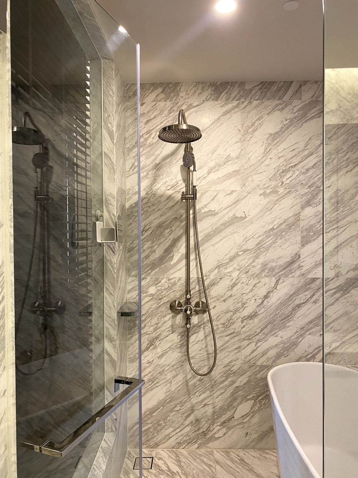 ให้เช่าคอนโดคลองเตย กล้วยน้ำไท : FOR RENT ✨𝐒𝐢𝐚𝐦𝐞𝐬𝐞 𝐄𝐱𝐜𝐥𝐮𝐬𝐢𝐯𝐞 𝐐𝐮𝐞𝐞𝐧𝐬✨ Fully Furniture and Ready to move in //Ask more info LineID:@thirdproperty