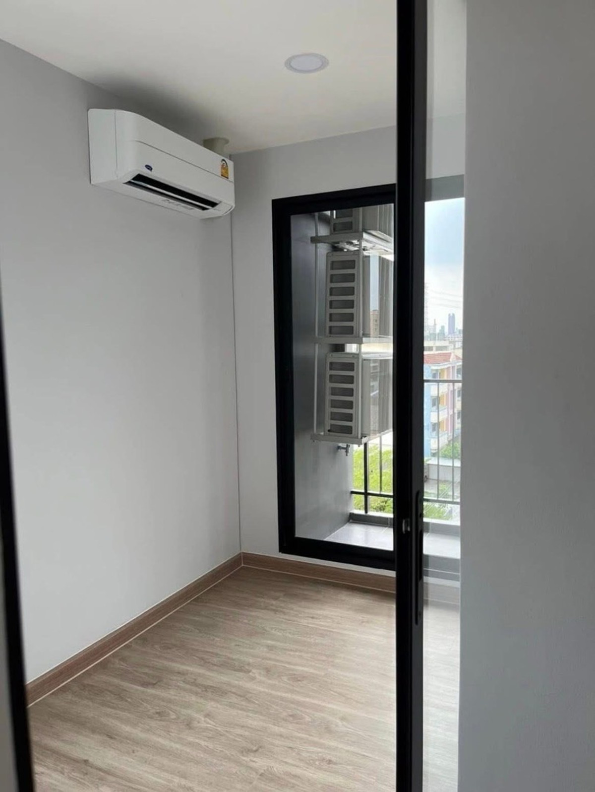 ให้เช่าคอนโดรัชดา ห้วยขวาง : ✨ ห้องมุม โปร่ง 37.5 ตร.ม. มีรถรับส่ง MRT | Asher Koop ✨