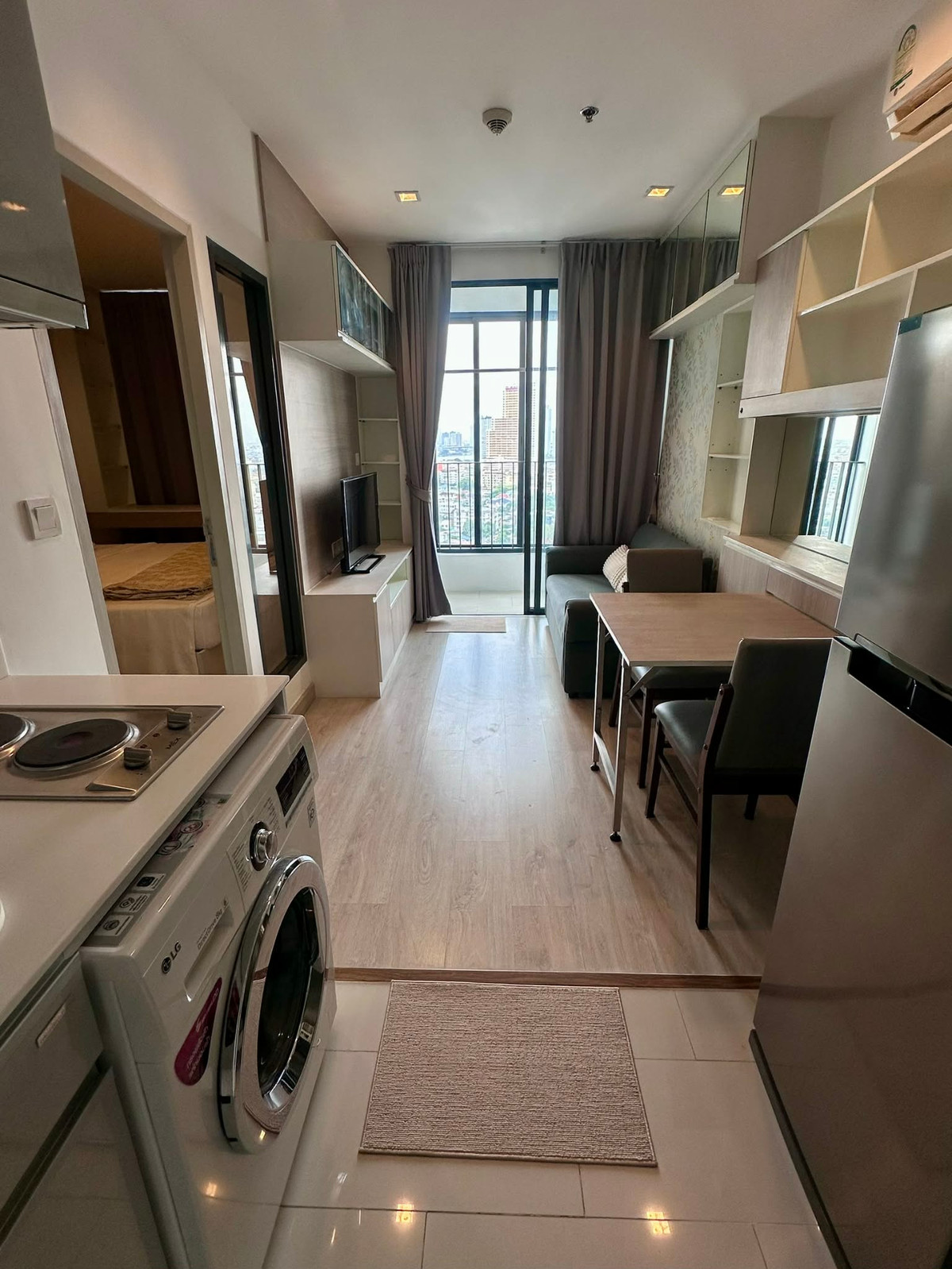 ให้เช่าคอนโดวงเวียนใหญ่ เจริญนคร : ⭐️IDEO Mobi Sathorn⭐️1 ห้องนอน 1 ห้องน้ำ ห้องสวย มีเครื่องใช้ไฟฟ้าครบ พร้อมอยู่