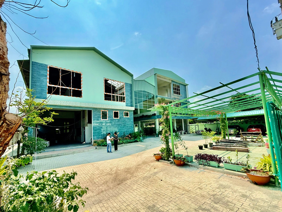 For RentOfficeRattanathibet, Sanambinna : 📢 [For Rent] Prime Office & Warehouse Complex – Rewadee Soi 7, near Nonthaburi Government Center! 🏢✨  Spacious area with versatile functions, perfect for a modern office, warehouse, or distribution center.