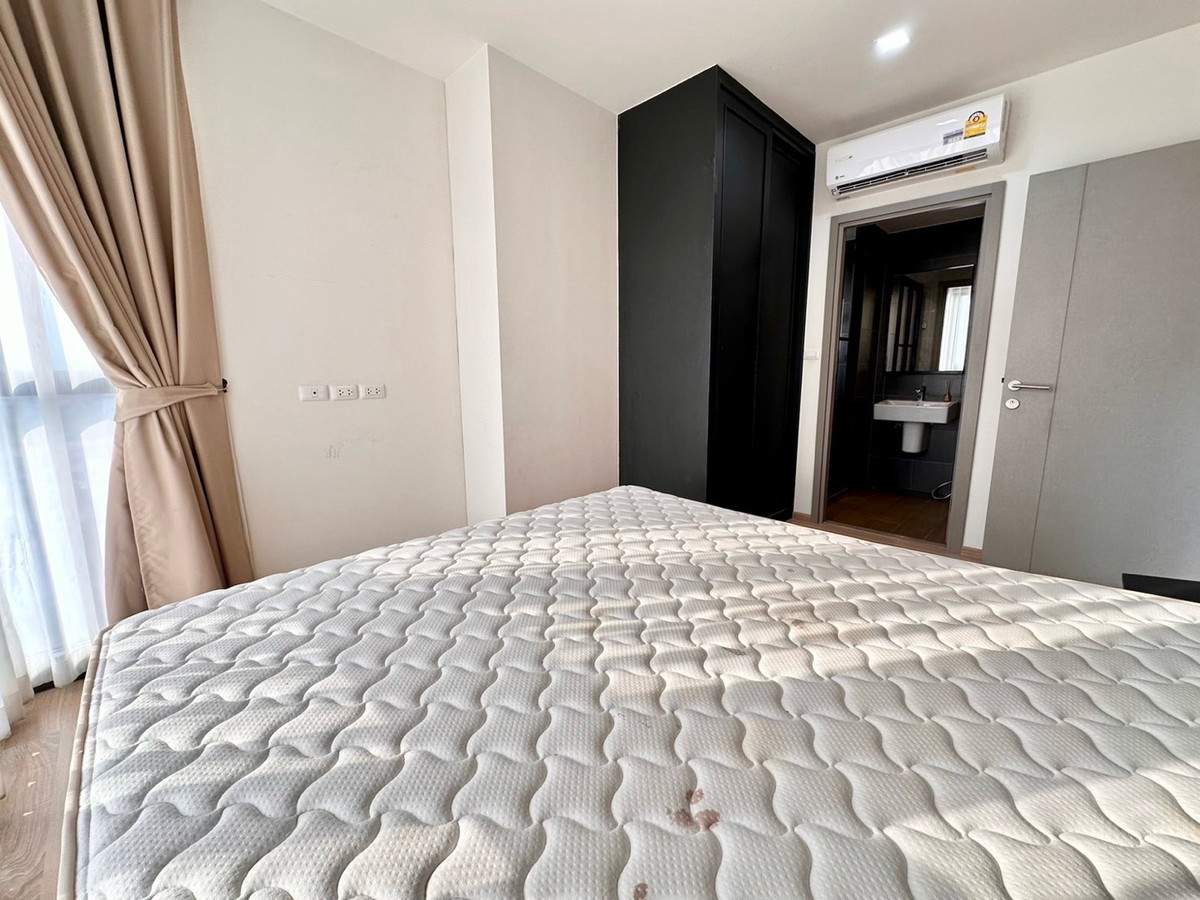 For RentCondoRama9, Petchburi, RCA : For rent: The Base Garden Rama9, corner room.