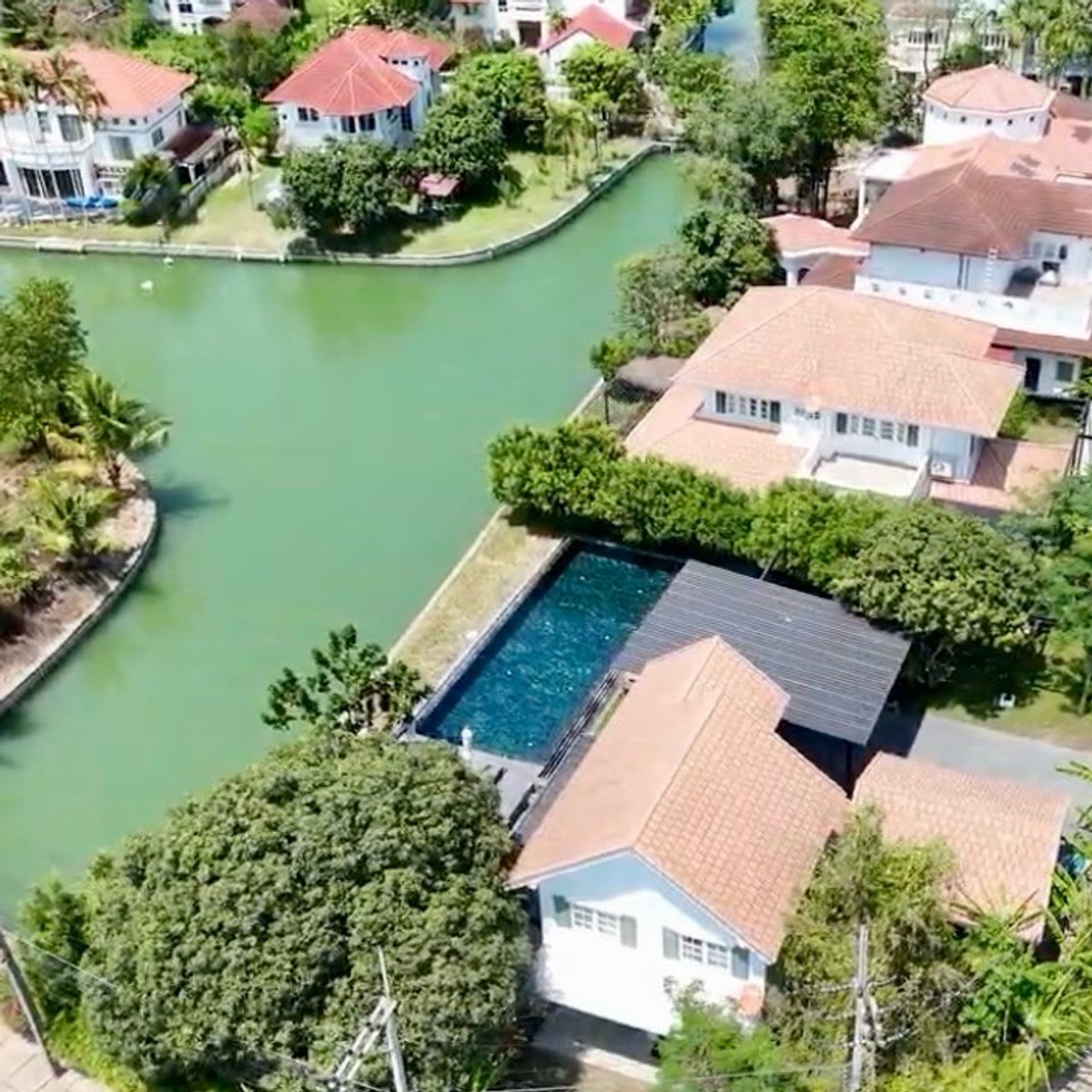 ขายบ้านพุทธมณฑล ศาลายา : 🏡 ขาย บ้านเดี่ยว 2 หลัง บนที่ดิน 365 ตร.ว. ติดทะเลสาบ วิวเชื่อมแม่น้ำท่าจีน | กฤษดา มานีน่า 27 ศาลายา พร้อมสระว่ายน้ำส่วนตัว