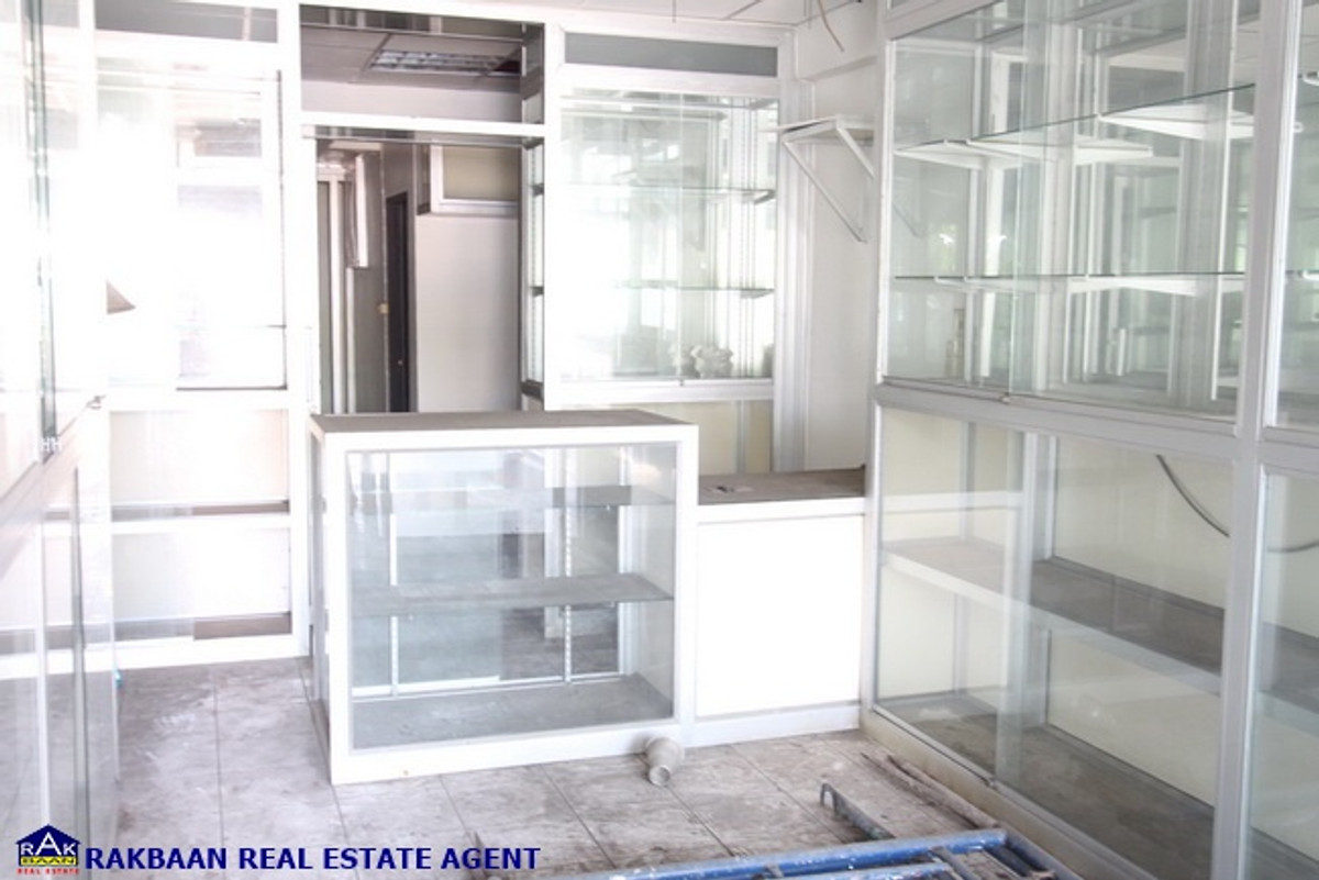 ขายอาคารพาณิชย์นวมินทร์ รามอินทรา : ขายตึก 1คูหา 3ชั้นครึ่ง 25ตร.ว. พระยาสุเรนทร์22 เหมาะทำโรงเรียนกวดวิชา หอพัก ที่สต๊อกสินค้า ออฟฟิศ ราคาเพียง 3.5ล้านเท่านั้น