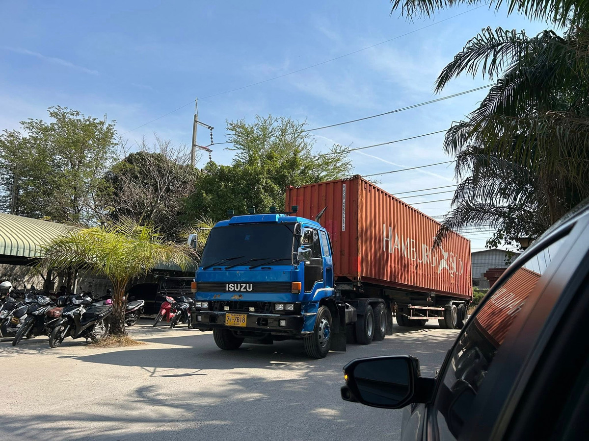 ให้เช่าโรงงานฉะเชิงเทรา : โรงงานให้เช่าใกล้นิคมเวลโกรว์ ถนนบางนาตราด กม.36 ขนาด 8,100ตรม. แบ่งเช่าได้ พื้นรับน้ำหนักได้ 3-4ตัน/ตรม. พื้นที่สีม่วงลาย