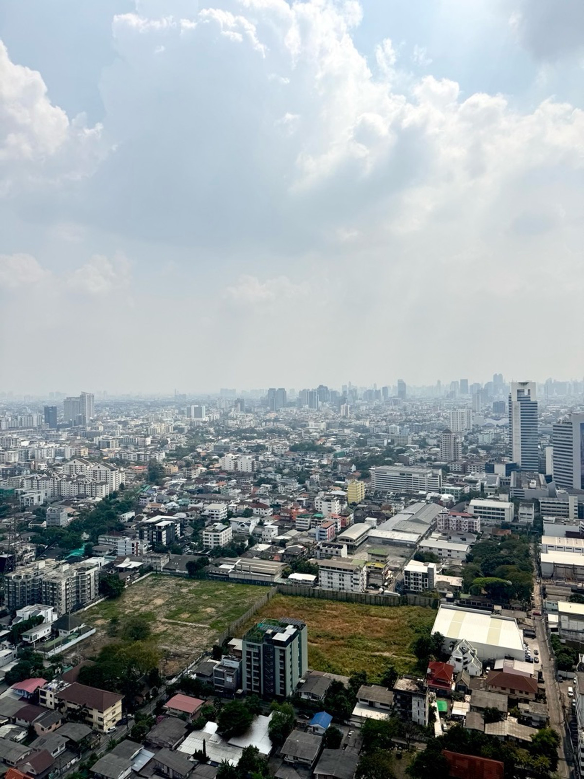 ขายคอนโดลาดพร้าว เซ็นทรัลลาดพร้าว : คอนโดใกล้รถไฟฟ้า BTS & MRT ราคาไม่ถึง 3 ล้าน