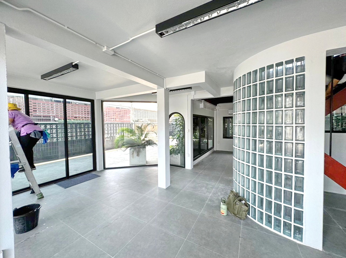 For RentOfficeChokchai 4, Ladprao 71, Ladprao 48, : HK0658♛Office building for rent, 4 bathrooms⚝Ratchada-Lat Phrao♜MRT Chok Chai 4∞099-5919653,065-9423251▚Line@sureresidence