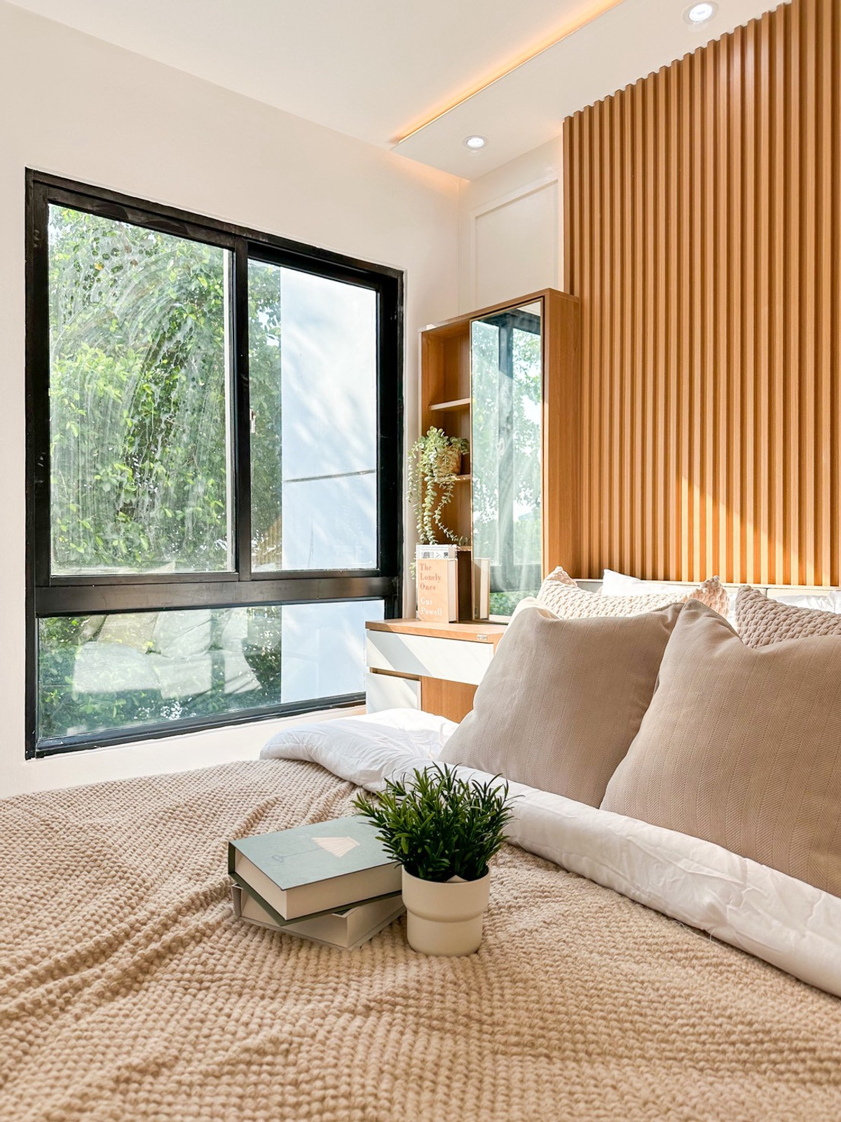 ขายคอนโดบางนา แบริ่ง ลาซาล : 🔥 [HOT DEAL] ลดแรง 2 แสน!  🌟 ขาย iCondo สุขุมวิท 105 (ลาซาล)  🍳 ครัวแยกกั้นกระจก  🎁 เฟอร์ฯ ใหม่ครบพร้อมอยู่ !