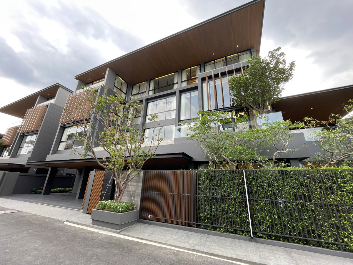 For SaleHouseYothinpattana,CDC : "The only one on the expressway! Cira Residences, Ultra-Luxury detached house, 3.5 floors, area 845 sq m. with private swimming pool | Just a few minutes near Thonglor-Rama 9. (Private society only 9 units)"