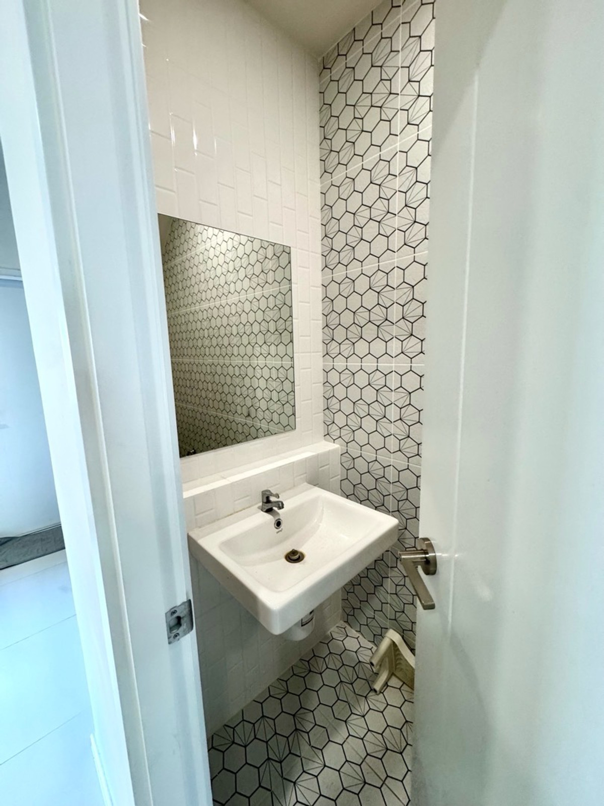 ทาวน์โฮมบางนา แบริ่ง ลาซาล : 🏡 เช่า / ขาย ทาวน์โฮม Altitude Kraf บางนา กม.5 ✨ Pet Friendly — เลี้ยงสัตว์ได้
3ล้านบาท • 2 ห้องนอน | 2 ห้องน้ำ
