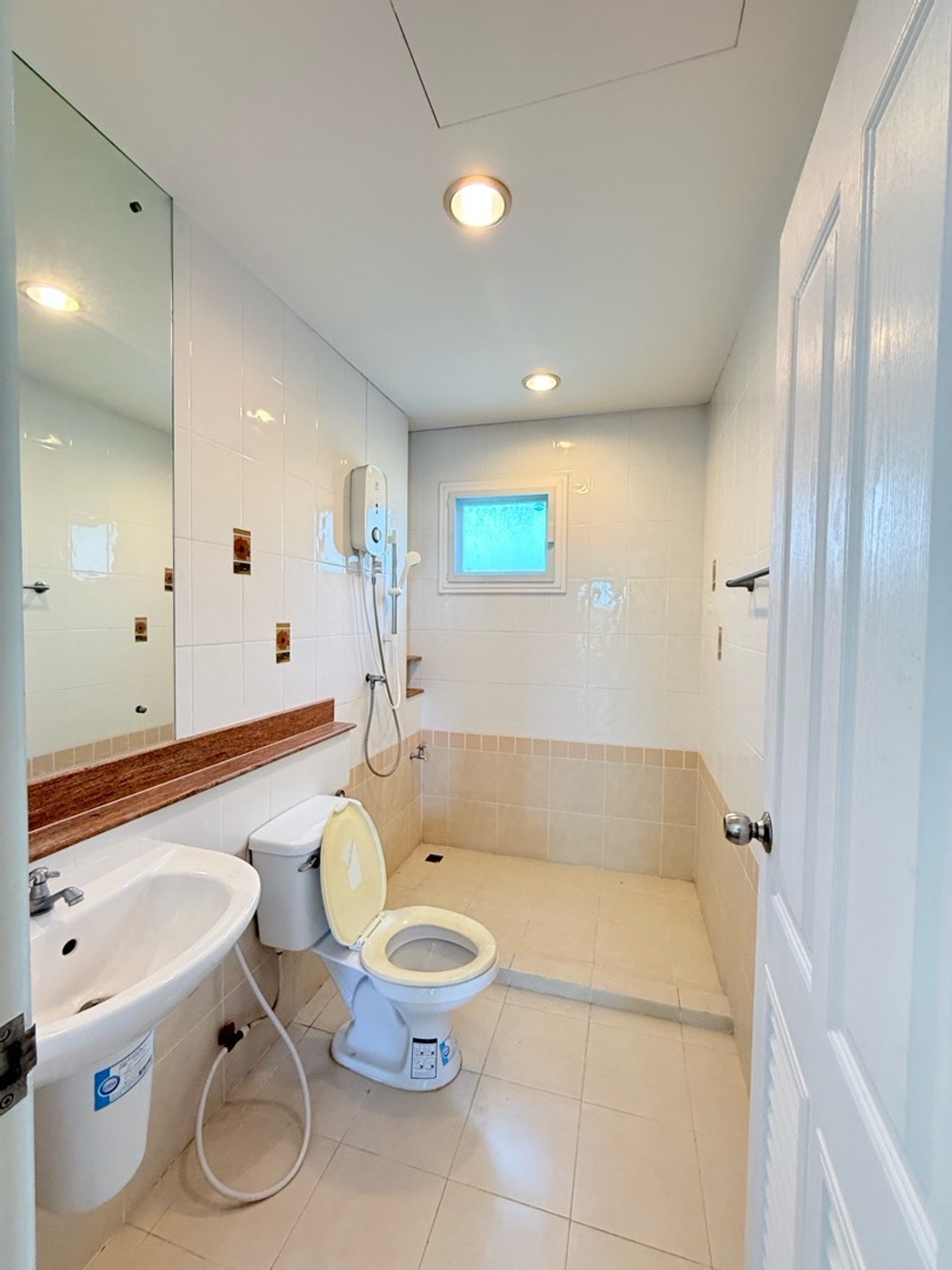 For SaleHouseRathburana, Suksawat : Complete functions, all in one house, large house up to 83 sq m. Saransiri Pracha Uthit - Suksawat Location next to the main road