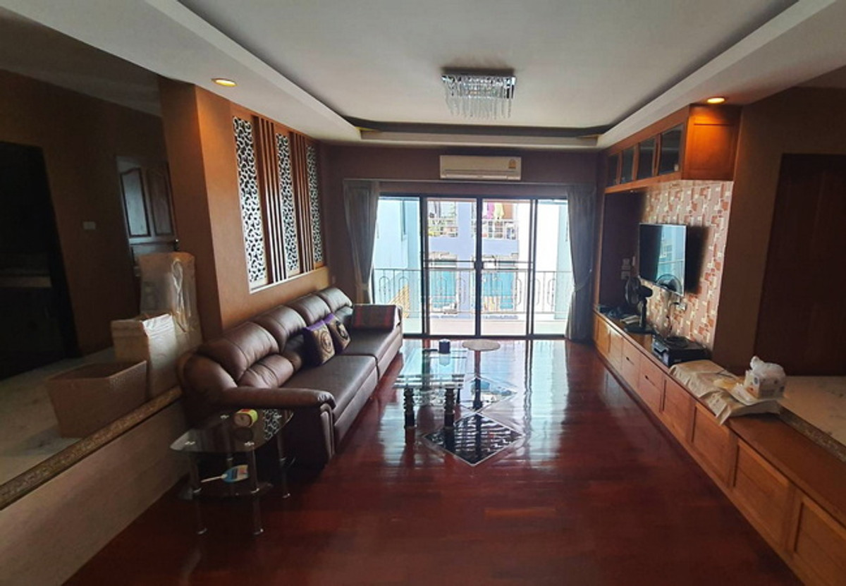 For SaleHome OfficeRatchathewi,Phayathai : Home office for sale, Soi Mo Leng, Ratchaprarop Road, Ratchathewi, Bangkok, area 107 sq m, 3 floors, 7 bedrooms, 8 bathrooms, price negotiable.